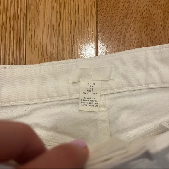 H&M Women's White Denim Shorts - Picture 4 of 6